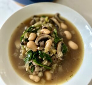 High fibre butter bean, spinach and mushroom broth copy | May Simpkin | Nutritionist